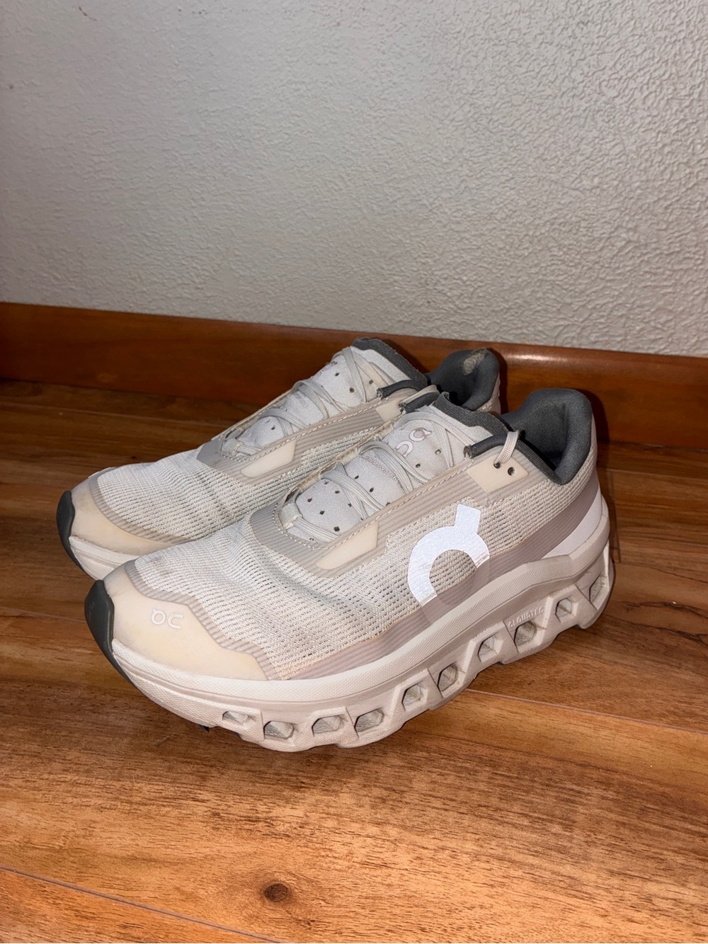 On Cloud Women’s Cloudmonster Void Athletic Shoe Sneakers, white- size 7